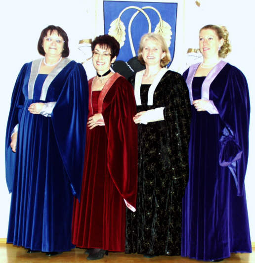 die Damen vom Singkreis in mittelalterlichem Gewand