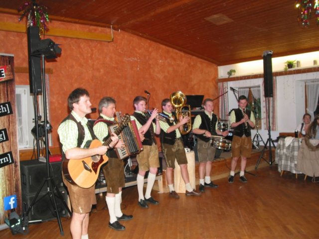 sve_ball2016_01.jpg